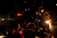 JELLYFiSH FLOWER'S「ジェリーフィッシュフラワーズIIリリースツアーファイナル」の様子。（撮影：半田安政[Showcase]）