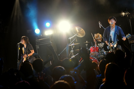 JELLYFiSH FLOWER'S「ジェリーフィッシュフラワーズIIリリースツアーファイナル」の様子。（撮影：半田安政[Showcase]）