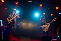 左から魚住有希（G / LoVendoЯ）。宮澤茉凜（G / LoVendoЯ）