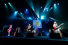 SCANDAL「SCANDAL 東阪10DAYS LIVE!!『急に来てもらってゴメン。～新曲やるから聴いてよ～』」堂島リバーフォーラム公演の様子。