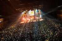 SCANDAL「SCANDAL 東阪10DAYS LIVE!!『急に来てもらってゴメン。～新曲やるから聴いてよ～』」堂島リバーフォーラム公演の様子。