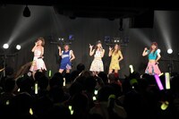 THE ポッシボーによるライブの様子。