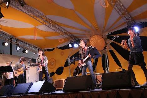 MY LIFE IS MY MESSAGEのステージの様子。（撮影：三浦麻旅子）