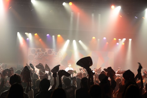 吉田山田「555ツアー～福岡クレイジーワンダーランド～」の様子。