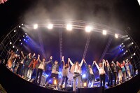 イベントフィナーレの様子。（撮影：三浦麻旅子）