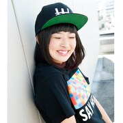 「WACK」キャップをかぶったミズタマリ。