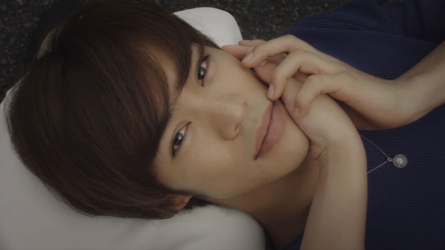 藤田麻衣子「one way」のPVのワンシーン。