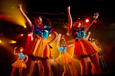 PASSPO☆ COUNT UP Tour 2014 中編「めざせ高度10,000超え 私たちなんてったってアイドル」第1部フライトの様子。