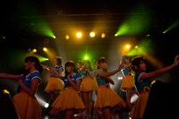 PASSPO☆ COUNT UP Tour 2014 中編「めざせ高度10,000超え 私たちなんてったってアイドル」第1部フライトの様子。