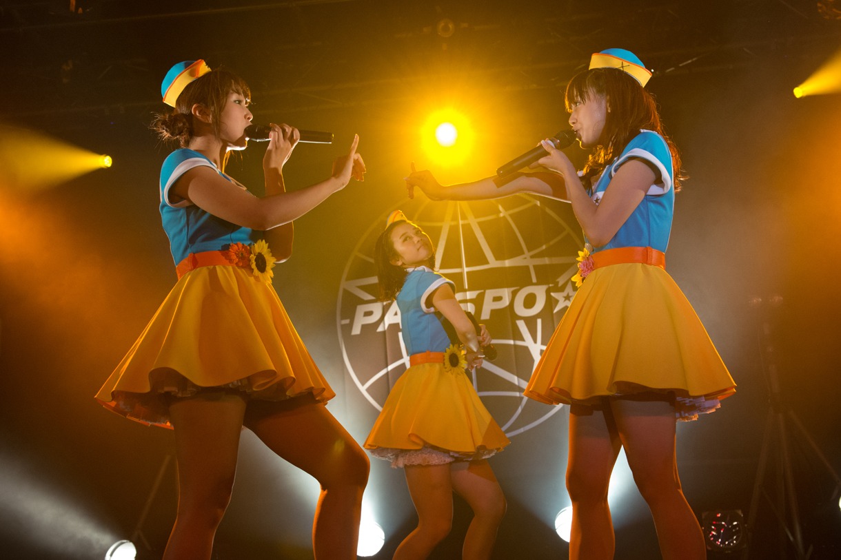 PASSPO☆ COUNT UP Tour 2014 中編「めざせ高度10,000超え 私たちなんてったってアイドル」第1部フライトの様子。