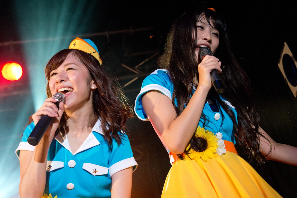 左から槙田紗子、根岸愛。