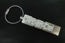L'Arc-en-Ciel「L'Arc-en-Ciel LIVE 2014 at 国立競技場」完全生産限定盤に付くUSBメモリ。