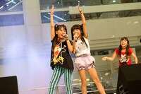 amorecarinaによるライブの様子。