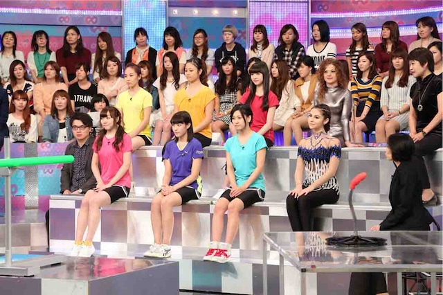 「関ジャニの仕分け∞ 2時間スペシャル」より「柔軟女王世界一決定戦」挑戦者たち。 (c)テレビ朝日