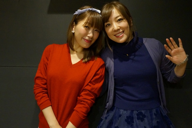 坂本美雨（左）と平原綾香（右）。