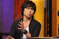 スタジオトークの様子。(c)日本テレビ