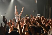 9月27日に北海道・札幌PENNY LANE24で実施された9mm Parabellum Bullet「Next Bullet Marks Tour 2014」の様子。 （撮影：忠村旭城、菊地勇希）