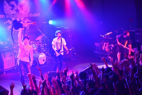 9月27日に北海道・札幌PENNY LANE24で実施された9mm Parabellum Bullet「Next Bullet Marks Tour 2014」の様子。 （撮影：忠村旭城、菊地勇希）