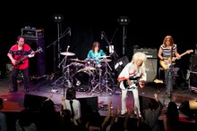 THE 卍 featuring 加納秀人（撮影：長崎美生）