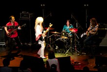 THE 卍 featuring 加納秀人（撮影：長崎美生）