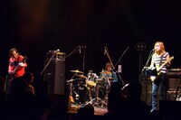 THE 卍（撮影：長崎美生）