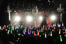 「カスタマイZ FIRST LIVE TOUR 2014 愉快！爽快！全開！大正解！ ～俺らの一気イチYOU!!～」東京・渋谷CLUB QUATTRO公演の様子。