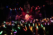 「カスタマイZ FIRST LIVE TOUR 2014 愉快！爽快！全開！大正解！ ～俺らの一気イチYOU!!～」東京・渋谷CLUB QUATTRO公演の様子。