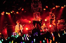 「カスタマイZ FIRST LIVE TOUR 2014 愉快！爽快！全開！大正解！ ～俺らの一気イチYOU!!～」東京・渋谷CLUB QUATTRO公演の様子。