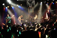 「カスタマイZ FIRST LIVE TOUR 2014 愉快！爽快！全開！大正解！ ～俺らの一気イチYOU!!～」東京・渋谷CLUB QUATTRO公演の様子。