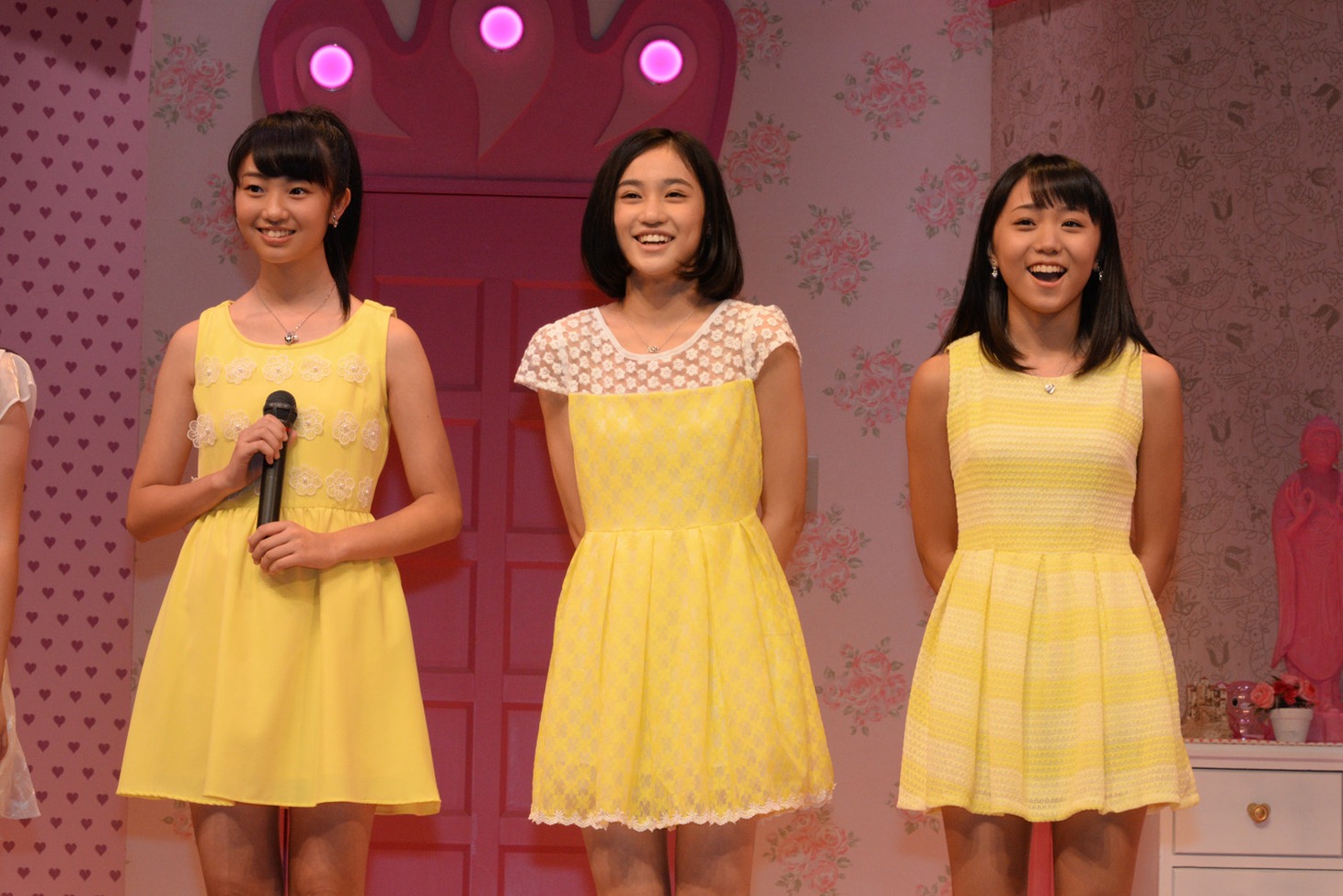 スマイレージ新メンバー。左から相川茉穂、佐々木莉佳子、室田瑞希。
