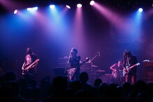 「木下理樹×園子温presents ART-SCHOOL×園子温BAND（Revolution Q）映画『ラブ＆ピース』完成記念祭」でのART-SCHOOLのステージの様子。（撮影：中野敬久）