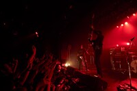 「木下理樹×園子温presents ART-SCHOOL×園子温BAND（Revolution Q）映画『ラブ＆ピース』完成記念祭」でのART-SCHOOLのステージの様子。（撮影：中野敬久）