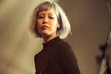 ART-SCHOOLのステージにゲストコーラスとして参加したucary valentine。（撮影：中野敬久）