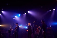 「木下理樹×園子温presents ART-SCHOOL×園子温BAND（Revolution Q）映画『ラブ＆ピース』完成記念祭」でのART-SCHOOLのステージの様子。（撮影：中野敬久）