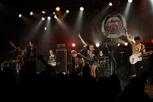 「木下理樹×園子温presents ART-SCHOOL×園子温BAND（Revolution Q）映画『ラブ＆ピース』完成記念祭」でのRevolution Qのステージの様子。（撮影：折井康弘）
