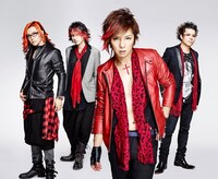 Mitsuru Matsuoka ERNEST DRIVE。左からJun-ji（Dr）、IKUO（B）、松岡充（Vo）、tatsuo（G）。 (c)2014石森プロ・テレビ朝日・ADK・東映