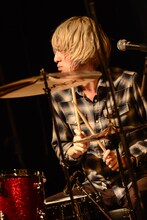 美代一貴（Dr）（撮影：釘野孝宏）