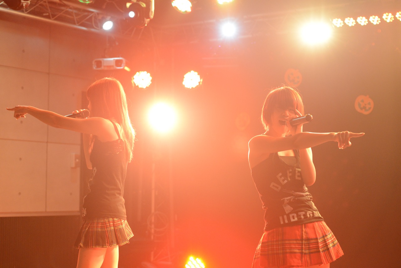「尊敬という名のGIG Vol.1」でのFRUITPOCHETTEのステージの様子。