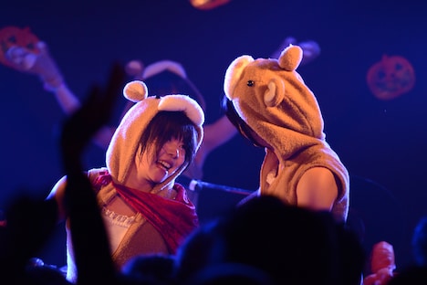 左からあゆみ、まき。