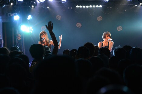 「尊敬という名のGIG Vol.1」でのFRUITPOCHETTEのステージの様子。