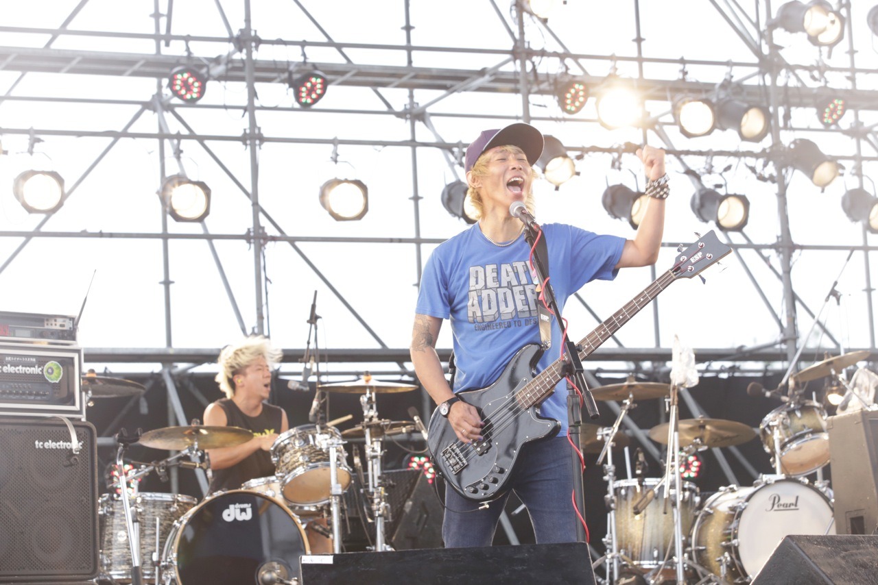 NAMBA69「MONGOL800 ga FESTIVAL What a Wonderful World!! 13+14」公演の様子。
