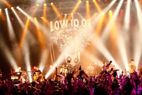「LOW IQ 01 15th Anniversary Special Party "MASTER OF MUSIC"」のアンコールの様子。（Photo by Tetsuya Yamakawa）