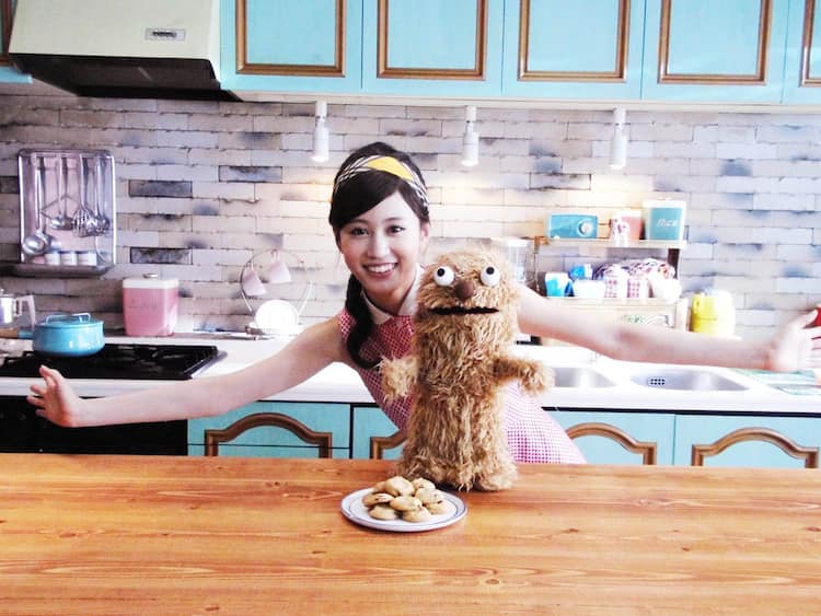 前田敦子 50 S風キッチンでカントリーマアム 音楽ナタリー 前田敦子 50 S風キッチンでカントリーマアム 音楽ナタリー