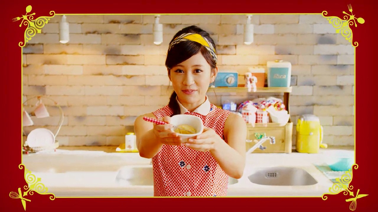 プレミアムムービーでは前田敦子が「カントリーマアム」のおいしい食べ方を紹介する。