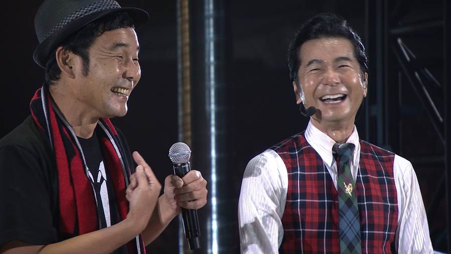 今週の人気画像6位は「ドリカム“嵐の代々木”に肥後、浅田真央が来場」より、左から肥後克広（ダチョウ倶楽部）、中村正人（DREAMS COME TRUE）。