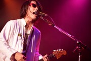 kazuhiro momo（Vo, G）（撮影：河本悠貴）