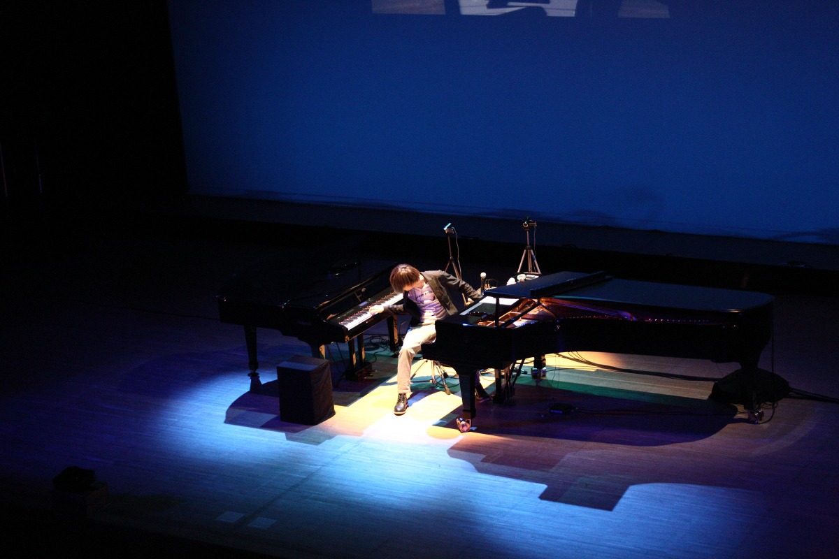 まらしぃ「marasy『First Anison Piano』Live Tour 2014」東京公演の様子。