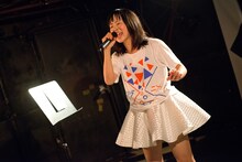 ミズタマリによる「光」歌唱の様子。