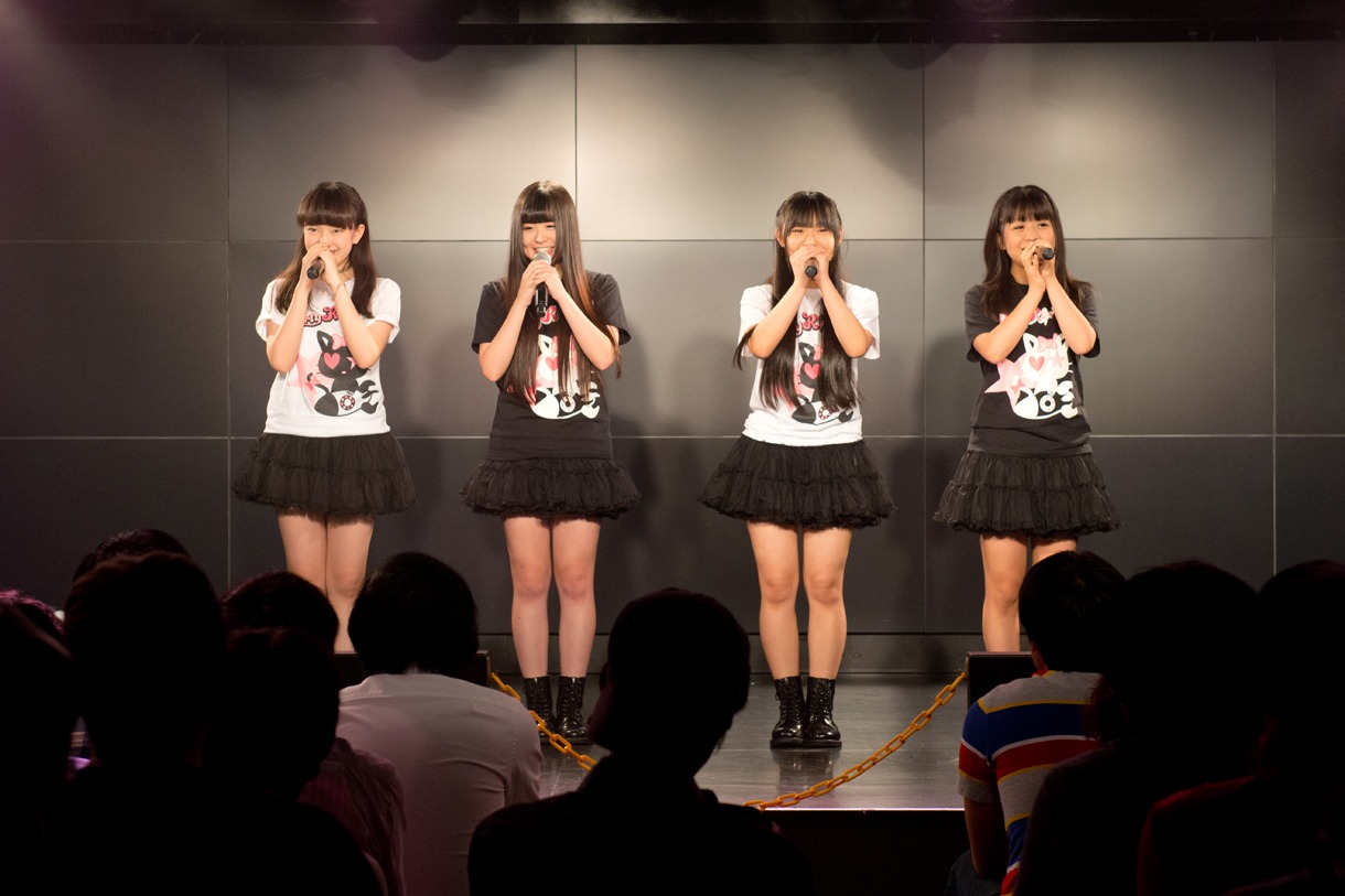 東京ロケッツお披露目公演の様子。左から植松咲衣、矢野悠来、浅利桃子、蒼井望美。