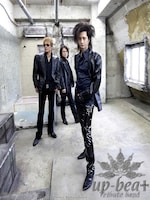 UP-BEATオリジナル＆サポートメンバーの3人。左から水江慎一郎（B）、潮崎裕己（Key）、広石武彦（Vo）。